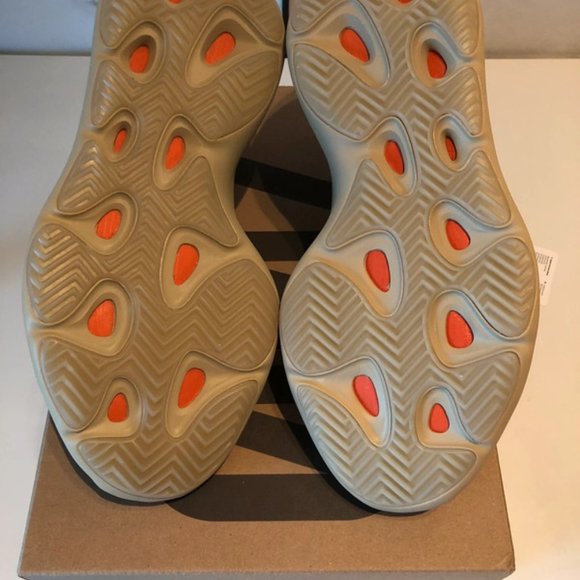 Adidas yeezy 700 V3 safflower